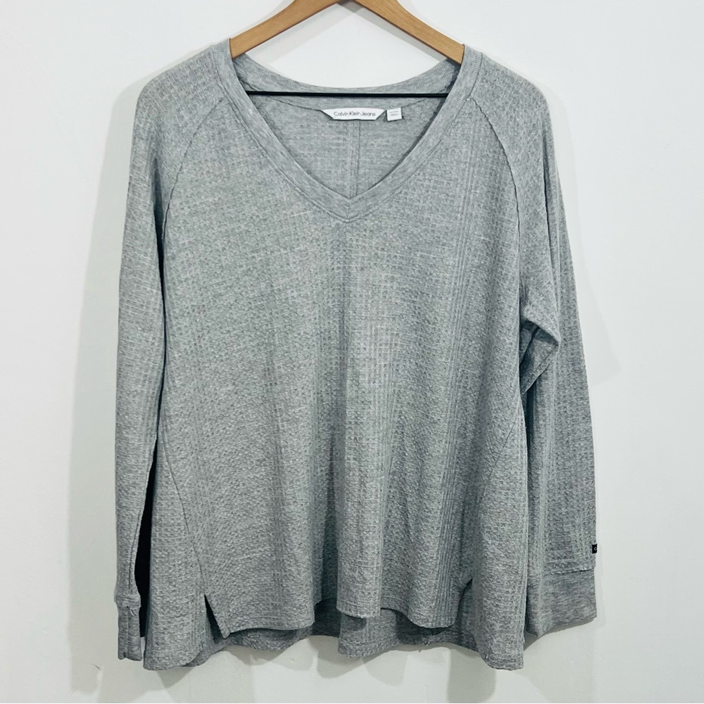 Calvin Klein Jeans V Neck Pullover Long Sleeve Knit Sweater Top Size XL - Picture 2 of 5